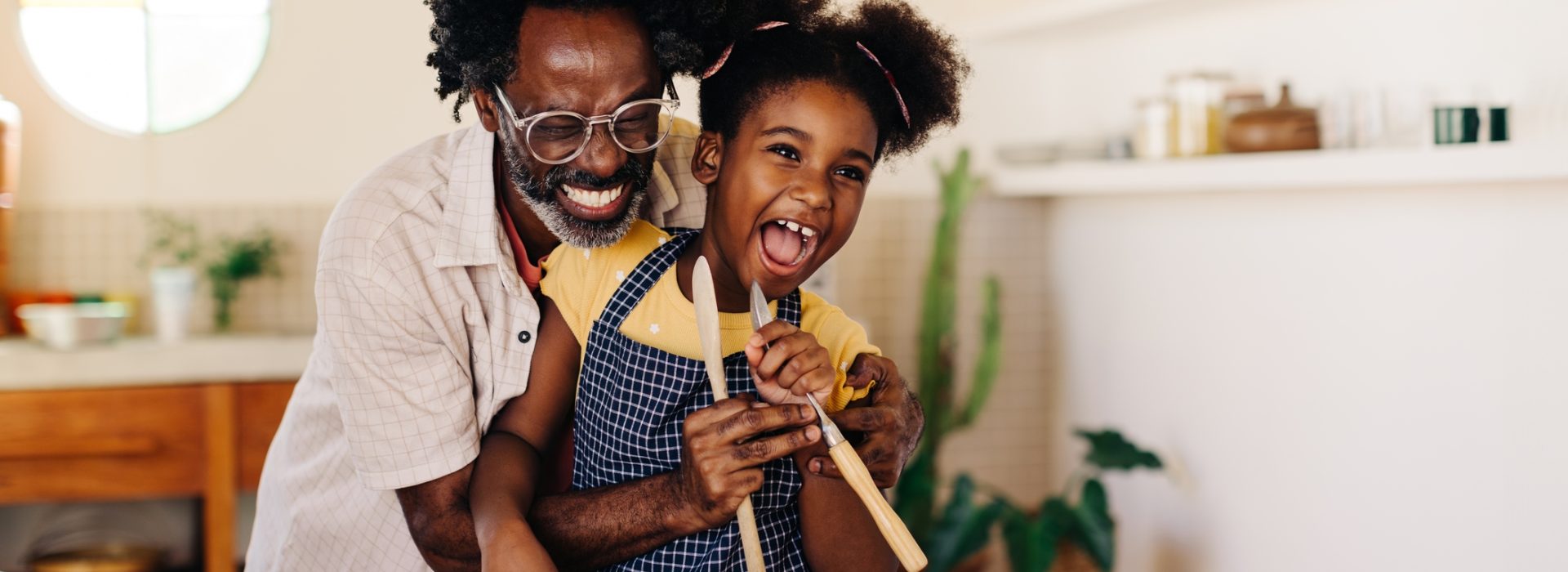 Cheerful,Black,Family,In,The,Kitchen.,Father,And,Daughter,Sing